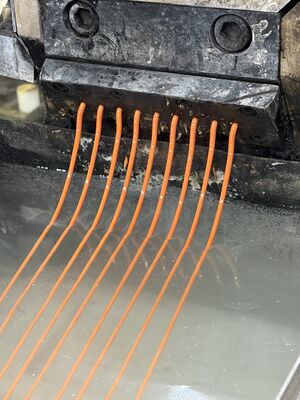 TPU à couleur orange, stable en couleur, facile à utiliser, TPU pour équipement sportif, étui de téléphone