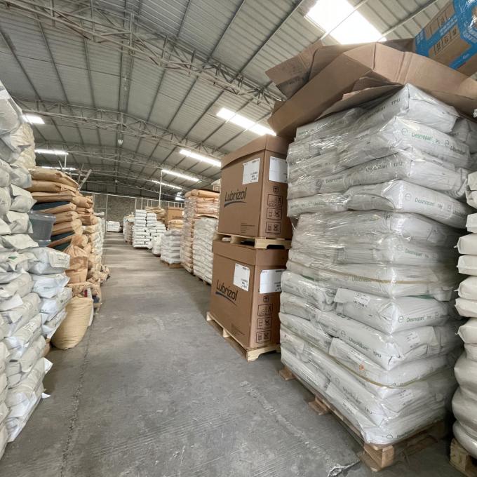 Pellets de polyuréthane thermoplastique vierge TPU 64D en vrac 17