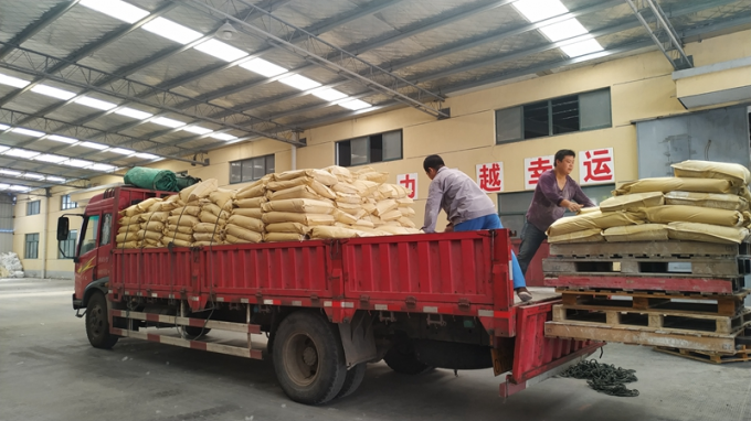 Pellets de polyuréthane thermoplastique vierge TPU 64D en vrac 18