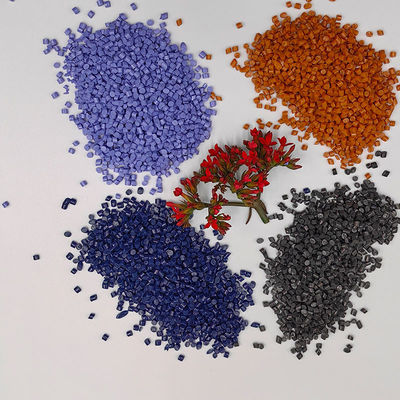 Granulés de TPU assortis aux couleurs, offrant une haute résistance à la chaleur et des options renforcées pour une durabilité et des performances accrues