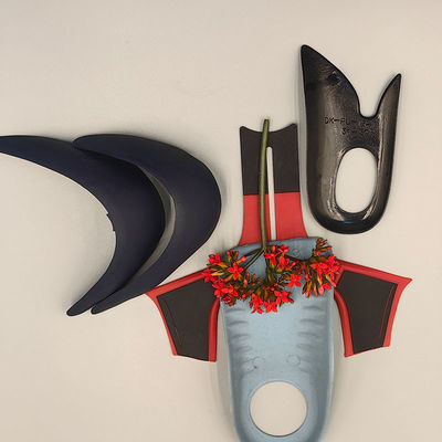 Matière première TPU transparente et légère de dureté 64D pour le moulage par injection plastique, résistante aux produits chimiques, pour composés électroniques, avec une haute résistance à la déchirure