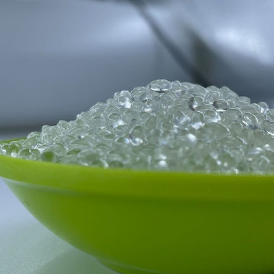 Granulés de TPU en plastique avec une résistance élevée à l'usure et une ténacité renforcée, idéaux pour les conditions industrielles difficiles
