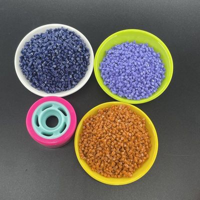 Granulés de TPU à correspondance de couleur combinant ténacité, propriétés ignifuges et haute résistance à la chaleur pour des produits polymères durables