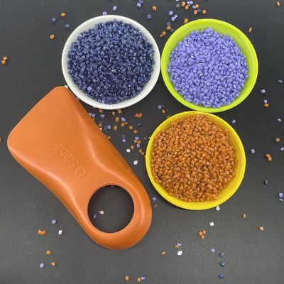 Granulés de TPU à correspondance de couleur combinant ténacité, propriétés ignifuges et haute résistance à la chaleur pour des produits polymères durables