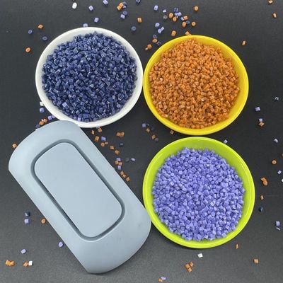 Granule de TPU pour le moulage par injection renforcée de fibres de verre Rétardant de flamme et stabilisateur UV pour semelles de chaussures et plus