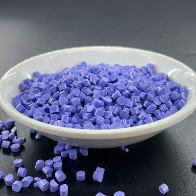 Matching de couleur TPU matières premières en plastique avec des échantillons compétitifs et gratuits disponibles pour les applications de TPU de qualité d'injection