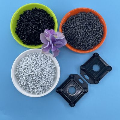 Pellets thermoplastiques anti-flammes transparents résistant aux produits chimiques