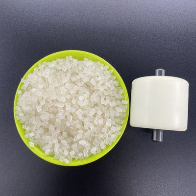 Matériau brut TPU transparent avec une résistance à la traction et à la déchirure élevées pour la fabrication de polymères renforcés durables