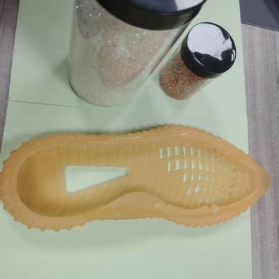 85A Noir Flexibilité Matériau Tpu conducteur Excellente résistance aux produits chimiques Chaussures Matériau de base Soles extérieures Bon prix Certificat de transaction de stock prêt