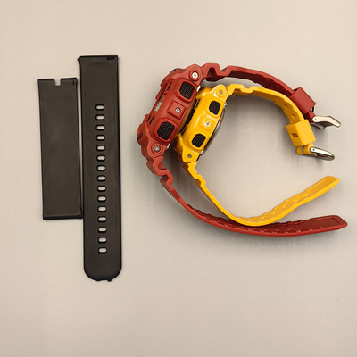 La matière première TPU est destinée aux bandes de montres, avec une dureté modérée: Shore 65A-85A, douce et confortable, propre à la peau, élastique, résistant à l'hydrolyse et à la corrosion