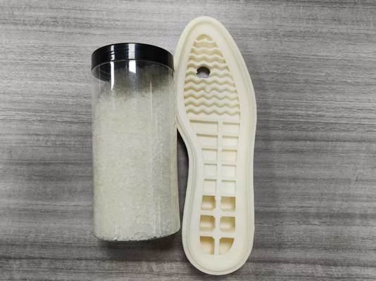 Modélisation du moulage par injection des granulés de la série TPU anti-UV et jaune avec une résistance accrue à l'usure