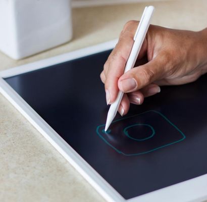 Injection de prix de fabrication de moulage par injection de matériau Tpu conducteur pour accessoires électroniques, vêtements intelligents, moniteur portable, machine, etc.