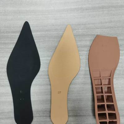 Prix de fabrication 55A-74D Dureté TPU Matière première polyuréthane Couleur d'origine Noir Couleur Rebond Résistance à l'usure pour semelles de chaussures